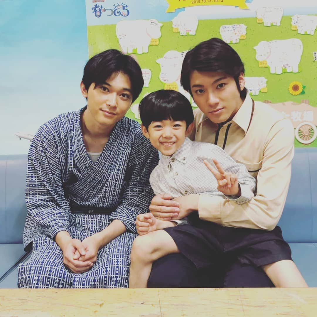 山田裕貴さんのインスタグラム写真 - (山田裕貴Instagram)「『 #なつぞら 』 ３作目の共演 また一緒で嬉しかった人です  天陽…  #山田天陽 → #吉沢亮  #小畑雪次郎 → #山田裕貴  そして息子の雪見です よろしくお願いします🙇  #小畑雪見 → #嶺岸煌桜 (きあら)くん 名前、雪見もきあらも #ハンパないって (笑)  #朝ドラ  ２枚目は #雪次郎カメラ のときのかな？」9月3日 21時13分 - 00_yuki_y