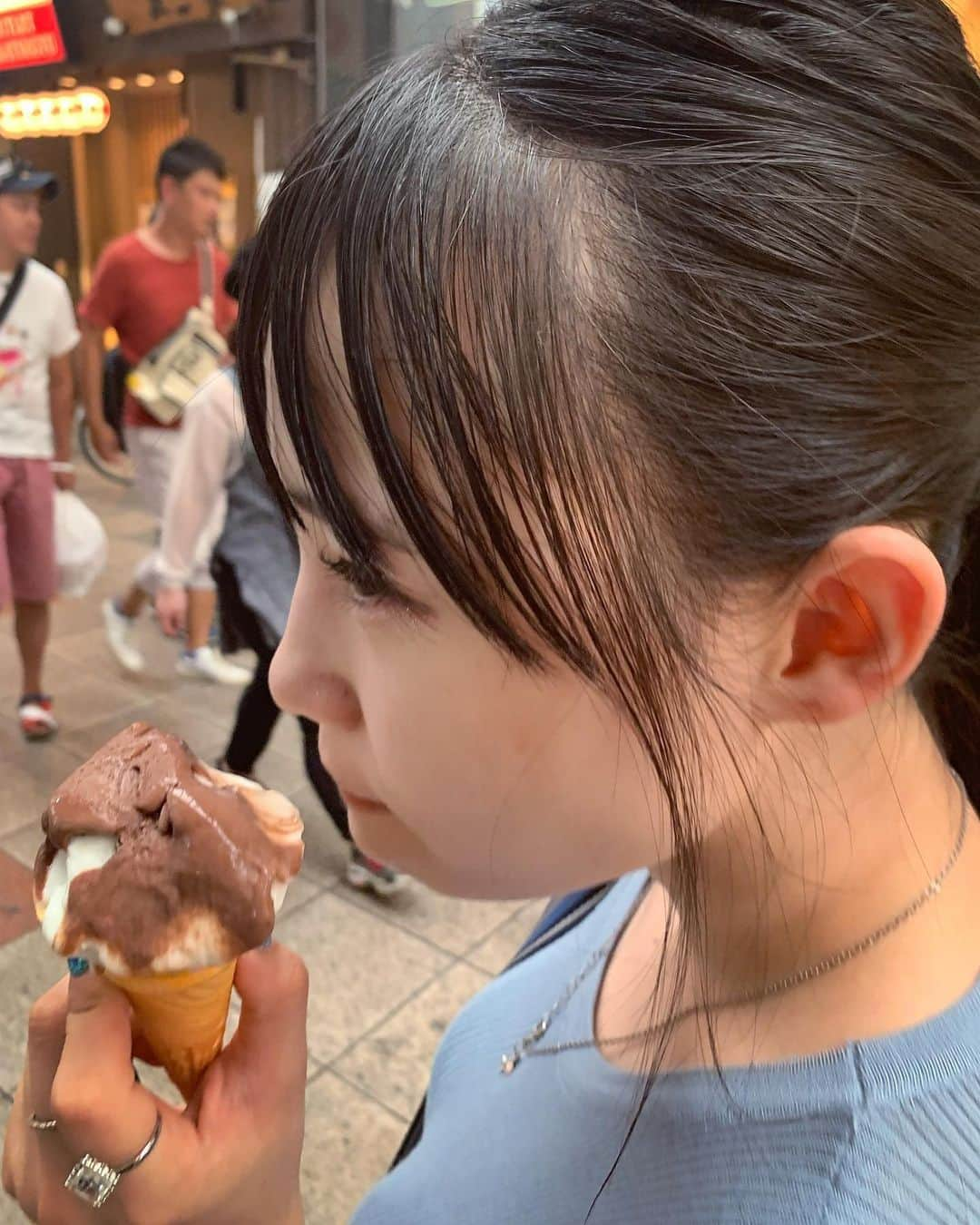 村川緋杏さんのインスタグラム写真 - (村川緋杏Instagram)「大阪行ってトルコアイスをお姉ちゃんとはんぶんこの旅よ〜〜🍨 . #大阪 #大阪旅行 #トルコアイス」9月3日 21時36分 - murakawabibiann