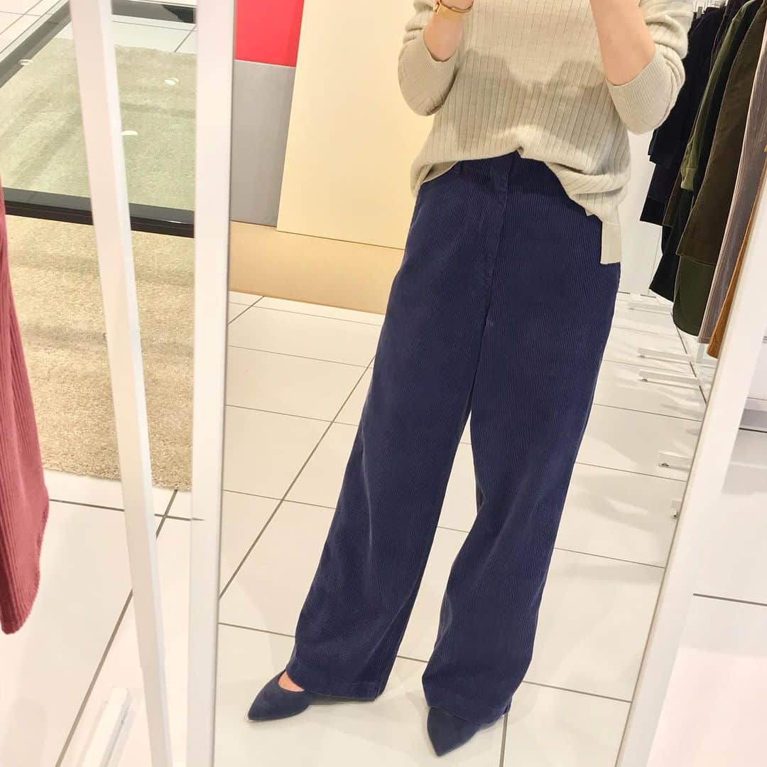 ayakoさんのインスタグラム写真 - (ayakoInstagram)「先日お邪魔したユニクロプレスルームでは、新作のコーデュロイコレクションを色々試着させてもらいました❤︎ こりゃ全部可愛い、困ったなぁ🤦🏻‍♀️💦 白のジャケット&パンツ、青パンツはとりあえず購入予定❤︎ 2枚目の写真で着てるスウェットもかなりオススメ‼︎多分これも買います🤣 ・  #uniqlo#uniqlo2019fw #コーデュロイ#コーデュロイジャケット#コーデュロイパンツ#セットアップ #スウェット#スウェットモックネックロングシャツ  #秋コーデ#冬コーデ#秋冬コーデ」9月3日 21時50分 - aya.masayan
