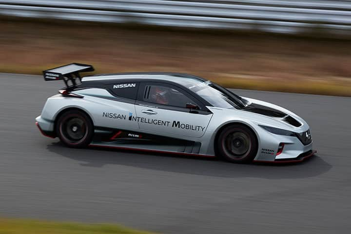 Nissanさんのインスタグラム写真 - (NissanInstagram)「Hot off the press. ⚡ #NissanLEAF #NISMO #RC  #Nissan #IntelligentMobility」9月3日 22時00分 - nissan