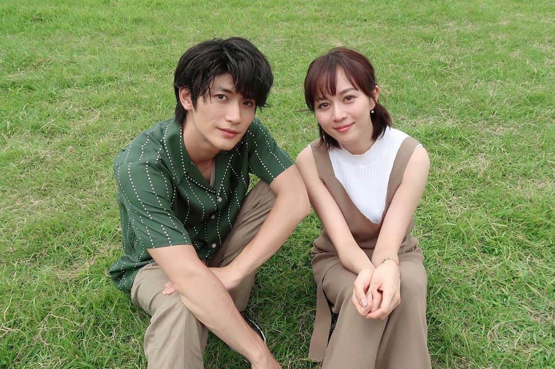 フジテレビ ドラマ「TWO WEEKS」さんのインスタグラム写真 - (フジテレビ ドラマ「TWO WEEKS」Instagram)「. 第8話ご視聴ありがとうございました!! 今週の「TWO WEEKS」いかがでしたか😌？ ぜひ、感想を聞かせてください🙏 . みんな優しいがゆえのすれ違い。 ただ、大切な人を守りたい一心。 それぞれがそれぞれを想う気持ち。 みんなに幸せになってほしいと思いながら... このまま黙っていない巨悪に、立ち向かう結城達。 最終回含めて残り2話となりました！ スピード全開で最後まで駆け抜けますよー🏃‍♂️💨 はなの手術まであと2日！頑張れ結城！！ . 来週もぜひご覧ください!!✨ ▶︎▶︎▶︎ 次回  第9話は9月10日火曜夜9時〜 . #TWOWEEKS #TW #火9ドラマ #三浦春馬 #芳根京子 #比嘉愛未 #三浦貴大 #稲垣来泉 #近藤公園 #鈴木仁 #バッファロー吾郎A #磯村勇斗 #原沙知絵 #池田鉄洋 #高嶋政伸 #黒木瞳」9月3日 21時52分 - twoweeks_ktv