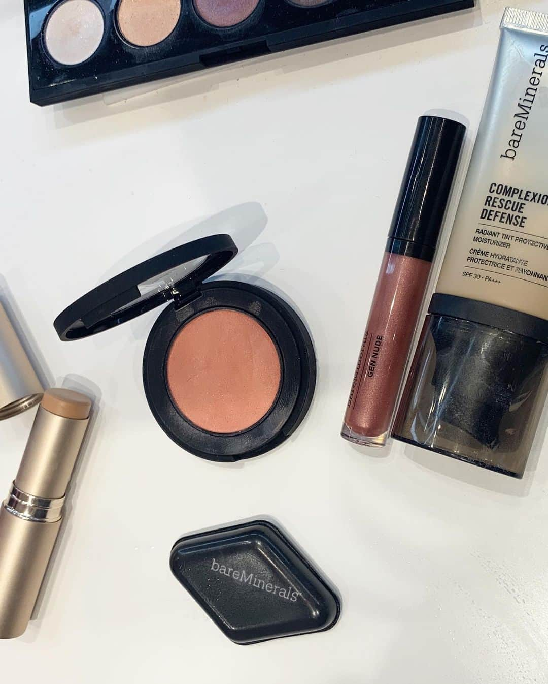 中島ケイカさんのインスタグラム写真 - (中島ケイカInstagram)「@bareminerals_jp  @bareminerals  明日発売のcosme達がとっても可愛いの💕 . 2枚目が私が使ったアイテムで私のお気に入り✨ . . 普段のコスメも baremineralsなくらいおススメがいっぱいなの！！ 絶対絶対getして試してみて🙋‍♀️💕 . #bareminerals #new #cosmetics」9月3日 22時07分 - kathy_tan529