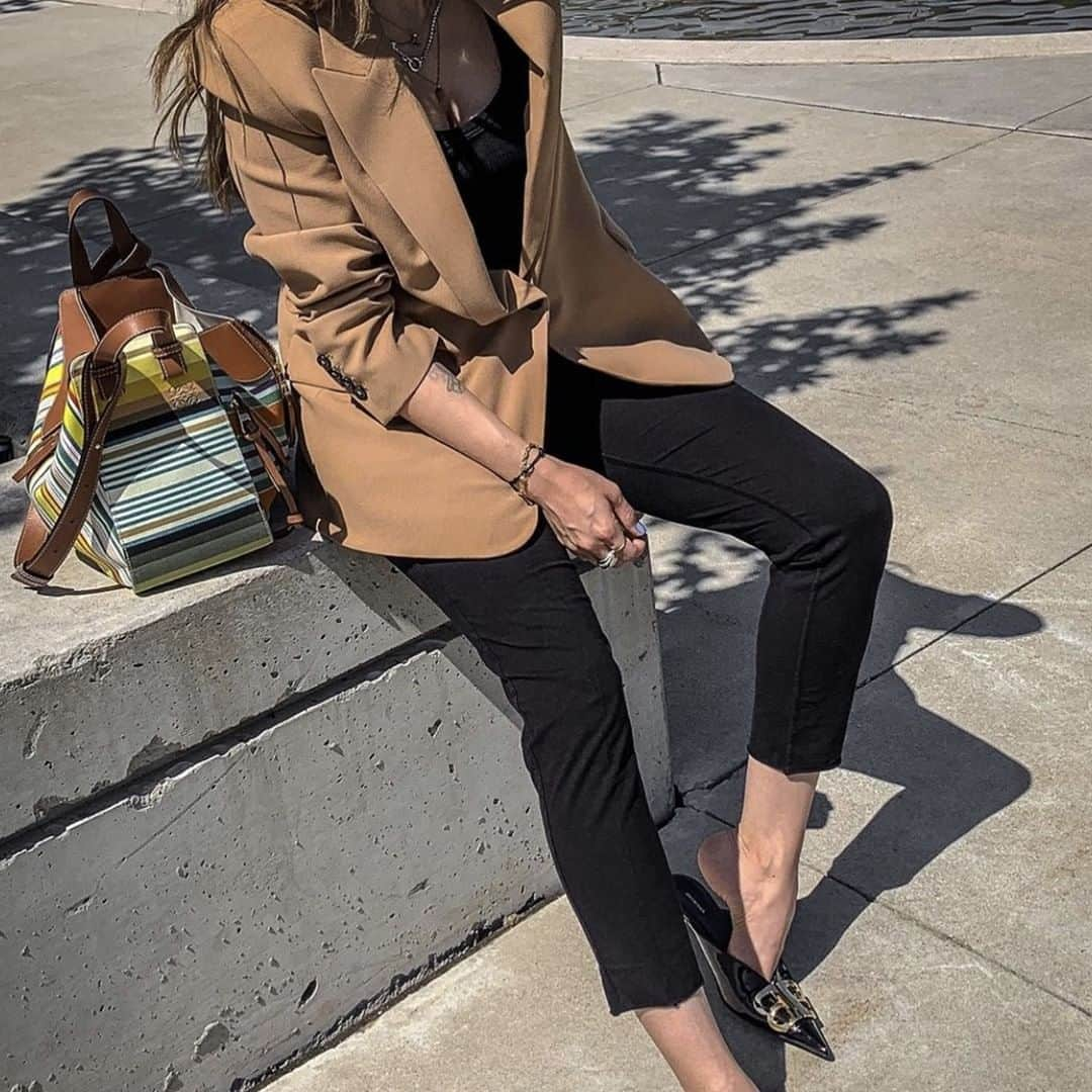 フランク&アイリーンさんのインスタグラム写真 - (フランク&アイリーンInstagram)「Ease your way back into the work week with the most comfortable trouser you'll ever wear.  @_nathaliemartin in our LAB600 Trouser Legging, the ultimate in sharp, chic comfort.  #FrankandEileen」9月3日 22時01分 - frankandeileen