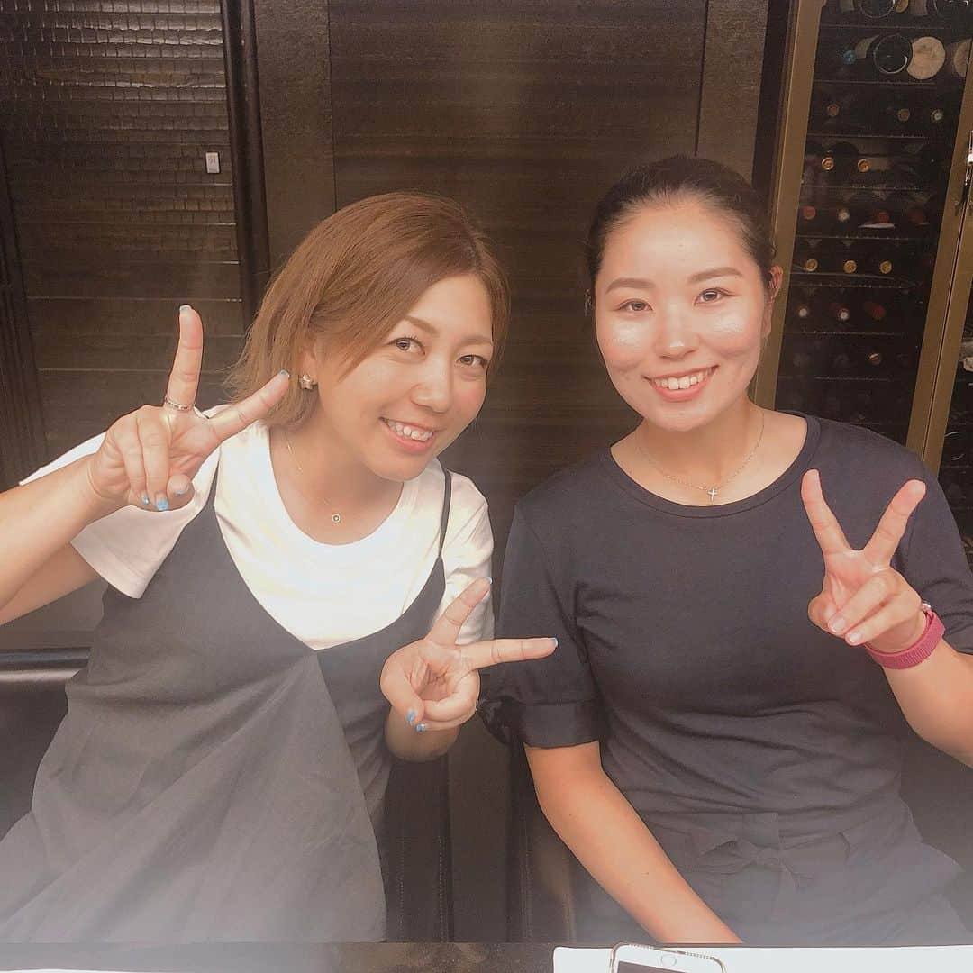 宮里美香さんのインスタグラム写真 - (宮里美香Instagram)「*** 可愛い妹的存在の真美子とご飯へ行って来ましたー！！ . 2人でのご飯は久しぶりだったので、とっても楽しかったです❤️❤️ . #girlsnight #enjoyed_alot  #久しぶりに2人でご飯  #ちょー楽しかった #美味しいご飯が食べれて幸せ #うちなーんちゅ #妹的存在  #落ち着く #比嘉真美子」9月3日 22時02分 - mikamiyazato_official