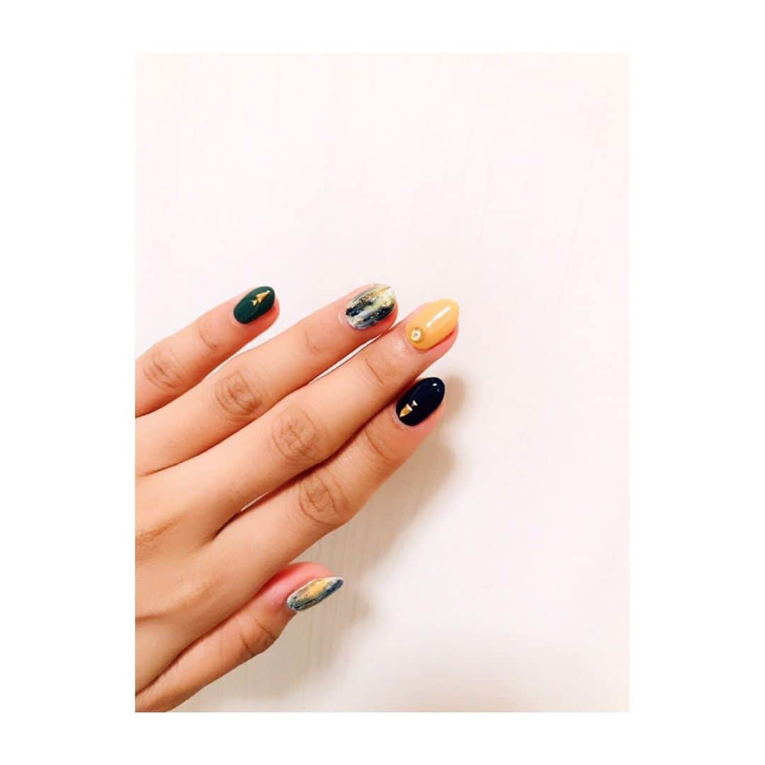 Beverlyさんのインスタグラム写真 - (BeverlyInstagram)「I’m loving my autumn inspired nails coz autumn is coming!! Swipe to see how I’m feelin my nails. Lol  @11mnai16 thank you for always making my nails look beautiful!! ❤️ #beverly #ビバリー #ネイル #ネイルデザイン #秋」9月3日 22時08分 - beverly_official_