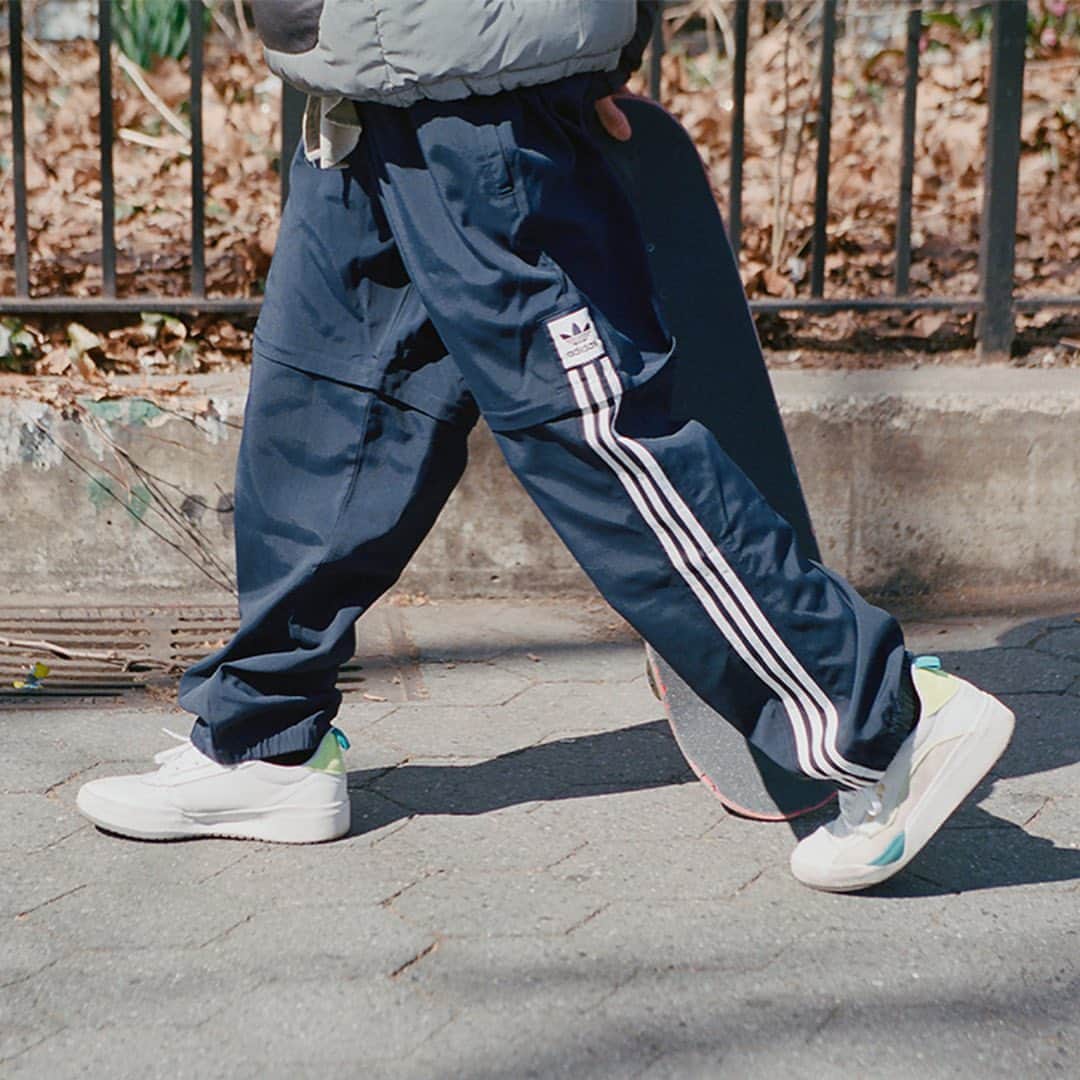 adidas Skateboardingさんのインスタグラム写真 - (adidas SkateboardingInstagram)「Back to bold /// The Liberty Cup apparel collection draws from vintage ‘90s court and skate heritage. Now available in skate shops and online at adidas.com/skateboarding • #adidasSkateboarding #LibertyCup」9月3日 22時05分 - adidasskateboarding