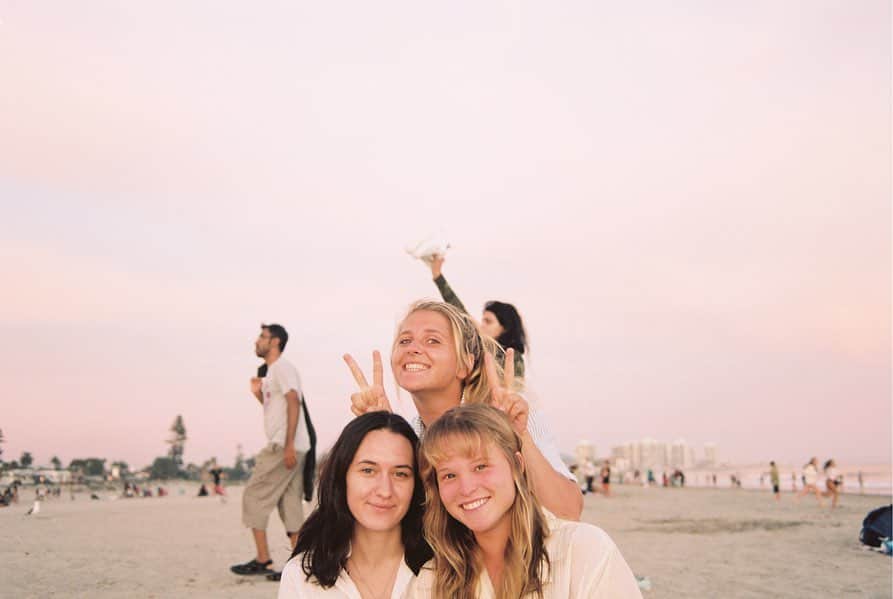 パリス・ヘンケンのインスタグラム：「a summer collection by Dani & Davis ⚡️⭐️」