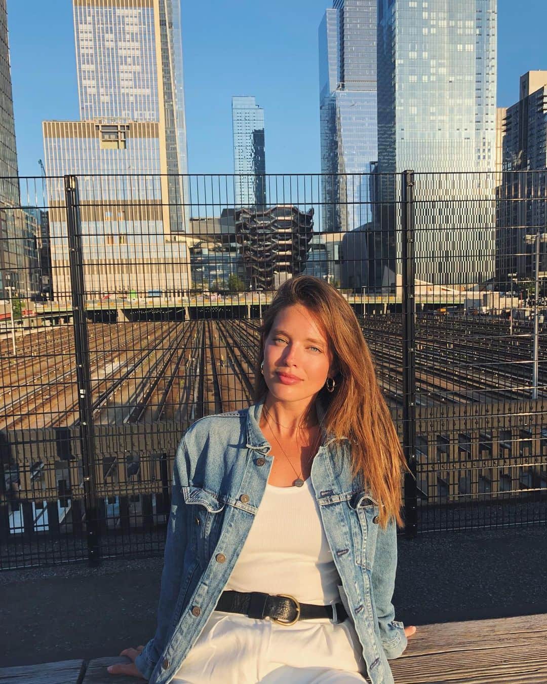 エミリー・DiDonatoのインスタグラム：「Doing touristy stuff with mom and dad 🚞」