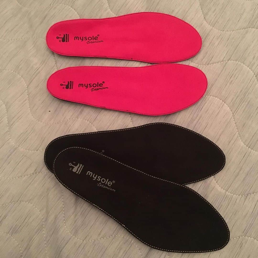 のインスタグラム：「家に帰ったらmysoleが届いてました😊 さっそく今日から使ってみます！  #mysole #オーダーメイドインソール #神戸装具製作所」