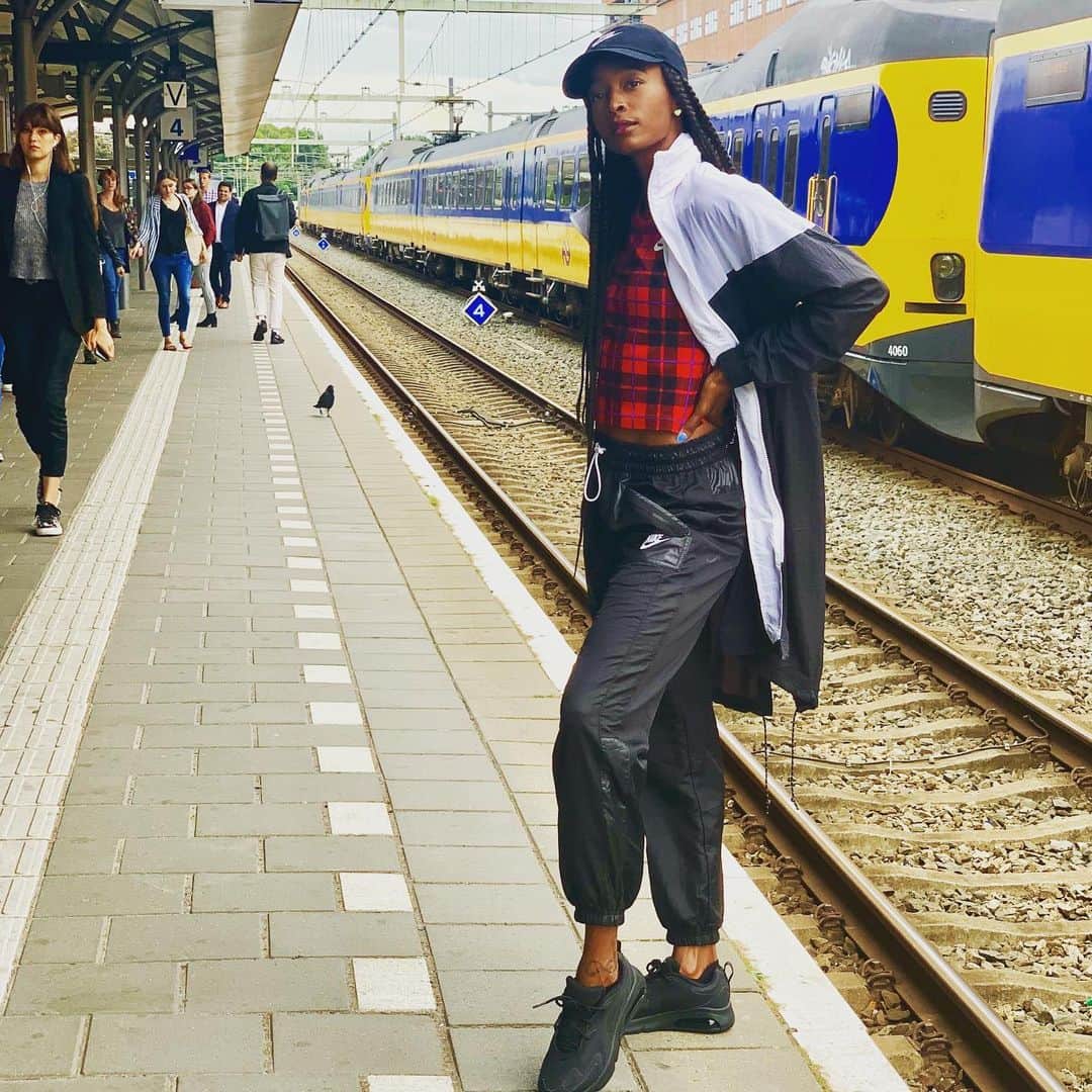 ダリラ・ムハマドさんのインスタグラム写真 - (ダリラ・ムハマドInstagram)「Amsterdam living, Wearing head to toe Nike, loving what I do. (My attempt at a haiku poem lol) #NikeAirHurache #nikesportswear Plaid Collection #nikeneeditnow all found at @finishlinewomen」9月4日 8時45分 - dalilahmuhammad_