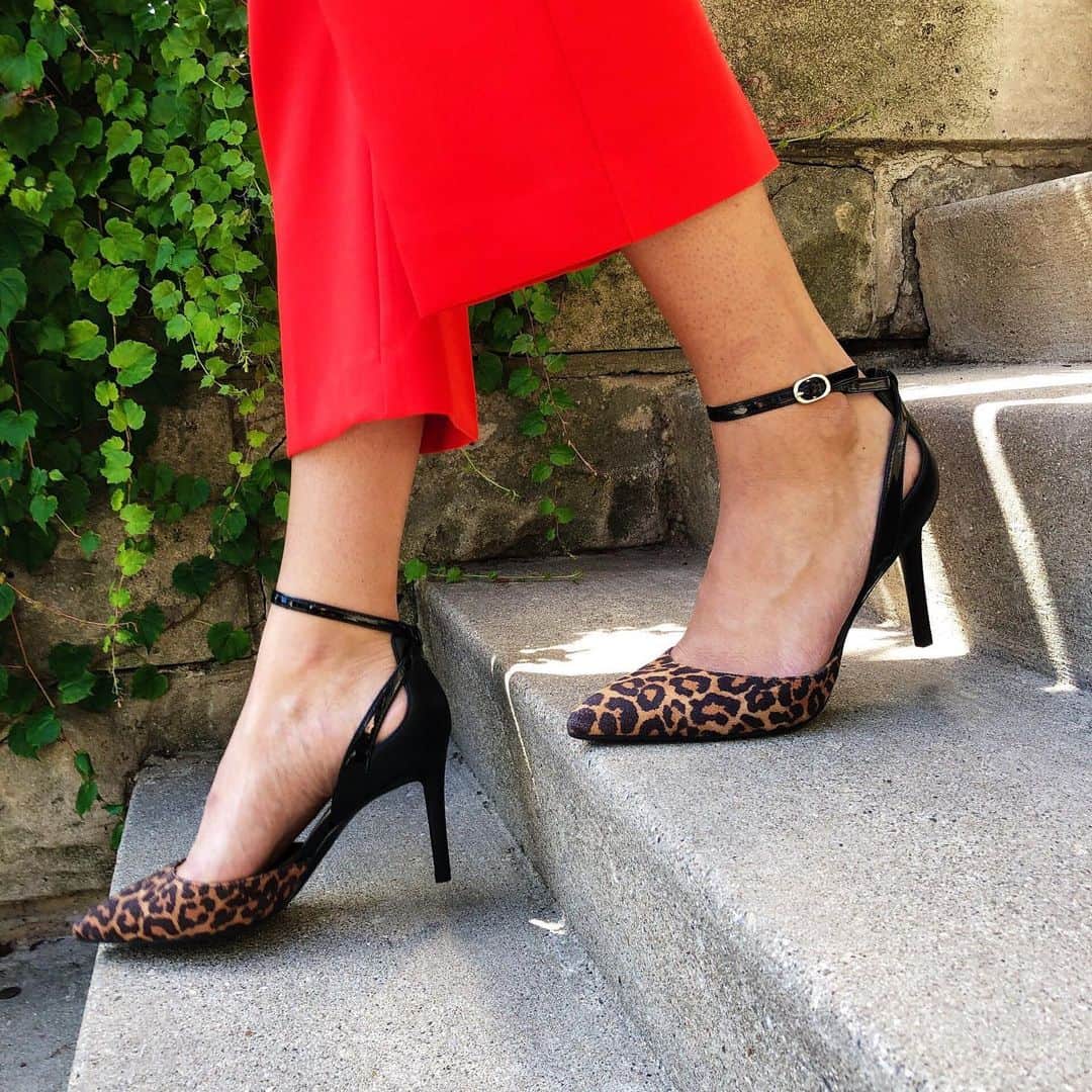 ロック&リパブリックのインスタグラム：「Going: wild. Wearing: these. Tap to shop your new favorite Nine West heels. #Kohls #NineWestAtKohls #tuesdayshoesday」