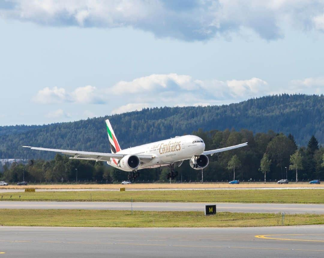 エミレーツ航空さんのインスタグラム写真 - (エミレーツ航空Instagram)「5 years of flying better to Oslo! To mark the special occasion, we flew our latest @Boeing 777-300ER aircraft featuring the “Game Changer” fully-enclosed First Class private suites to the Norwegian capital.  #EmiratesAirline #FlyEmiratesFlyBetter #Oslo」9月4日 0時01分 - emirates