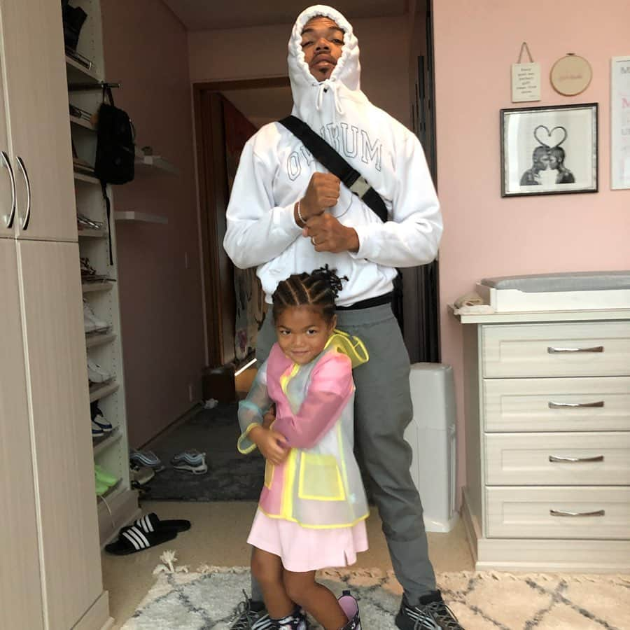 チャンス・ザ・ラッパーさんのインスタグラム写真 - (チャンス・ザ・ラッパーInstagram)「JUST DROPPED OFF MY LIL ONE ON HER FIRST DAY OF SCHOOL #FIRSTDAYOFSCHOOL 😩👊🏾😤」9月3日 23時59分 - chancetherapper