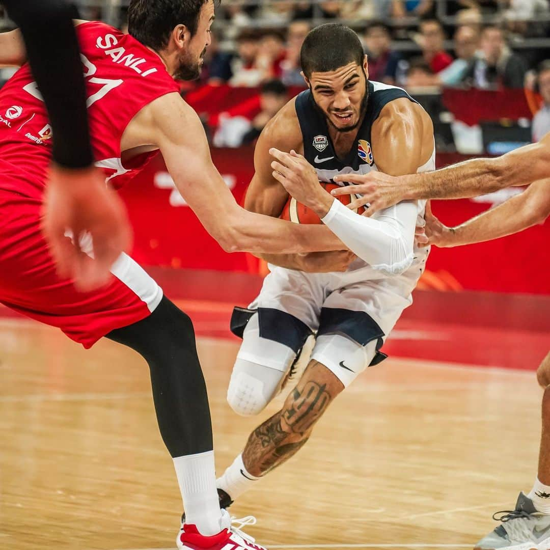 USA Basketballさんのインスタグラム写真 - (USA BasketballInstagram)「What a battle. We take it 93-92 in OT. 2-0 & atop Group E.」9月4日 0時20分 - usabasketball