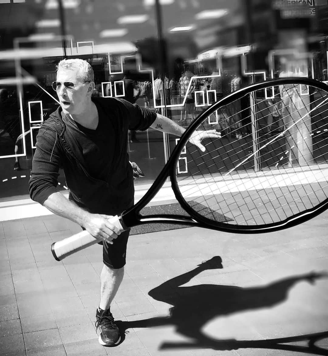 アダム・シャンクマンさんのインスタグラム写真 - (アダム・シャンクマンInstagram)「Occasionally Backhanded. @usopen」9月4日 0時24分 - adamshankman