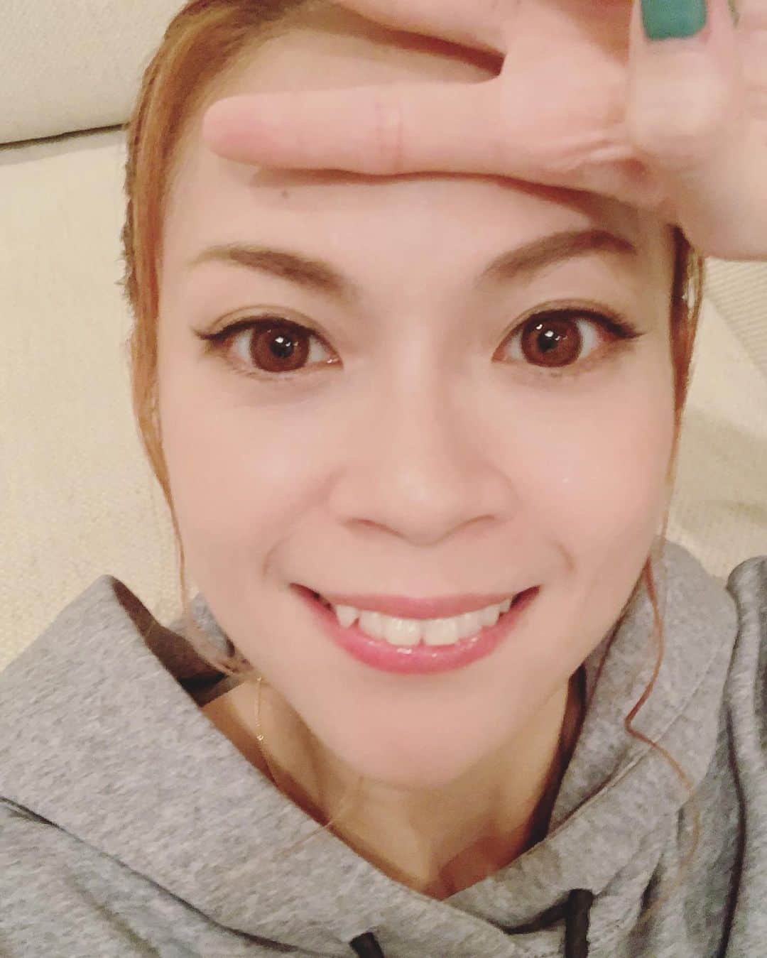 小柳ゆきのインスタグラム：「初インスタライブ！ キンチョーしました笑笑 顔が溶けたり、頭に矢が刺さったり忙しかったですが、伝わりましたでしょうか？  お付き合い頂いた優しい皆様ありがとうございました🙇‍♂️✨ とゆーことで新曲「Prelude」是非聴いてね💕」