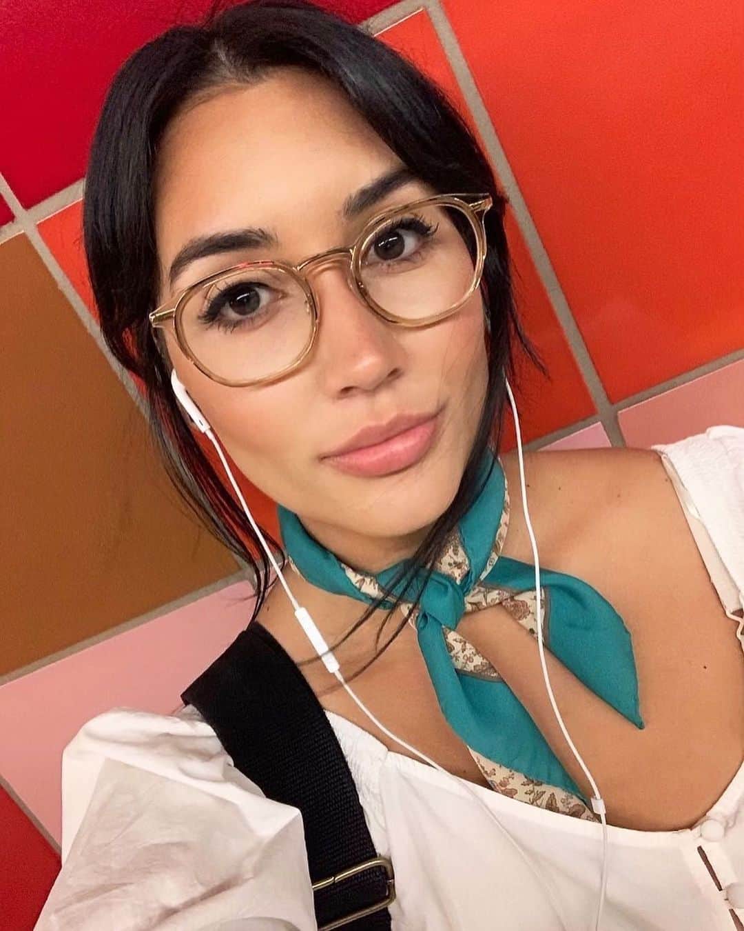 Warby Parkerのインスタグラム：「Like surprises? Here's one: Tate is back for a limited time! 🤓👆This inimitable frame was designed with @chloessevigny first for our #PupilsProject Collection last year and for our Crystal Overlay collection this year—selling out both times. Rush to our Story before they sell out again! (Photo by @carojimenezv.)」