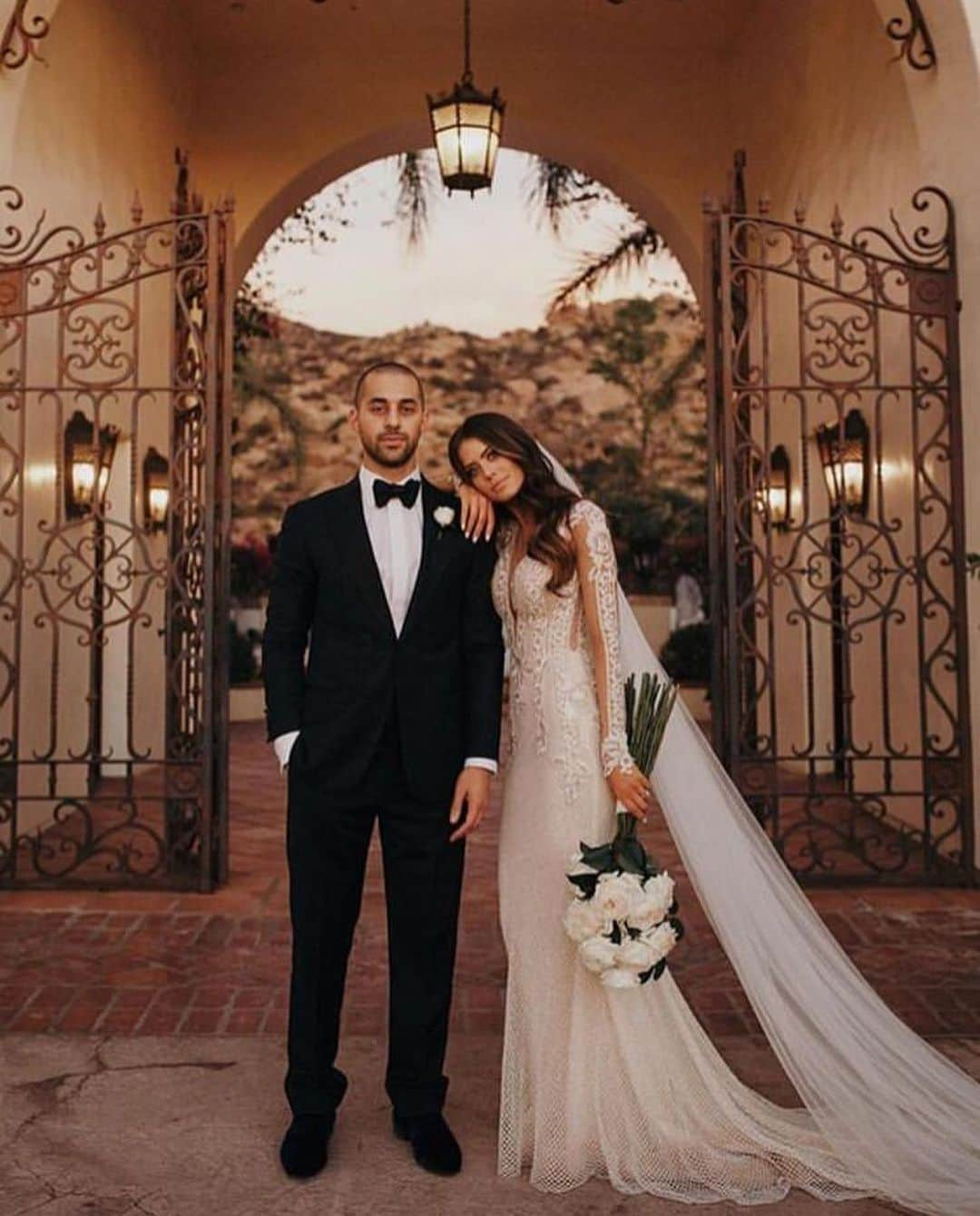 Wedding ?さんのインスタグラム写真 - (Wedding ?Instagram)「What a lovely wedding decor, dress and couple ❤️ . . . . . . . Ph @jordanvoth Dress @galialahav Planning @sposarmi.it . .  #dress #makeup #hairstyle #vestido #weddingdecor #decoracaocasamento #justmarried #weddingtrends #wedding #bride #bridetobe #noiva  #vestidodenoiva #weddingdress #weddinggown  #casamento #honeymoon #luademel #destinationwedding#weddinginspiration #royal #royalwedding #recife #saopaulo #ny #london」9月4日 0時26分 - weddingideas_brides