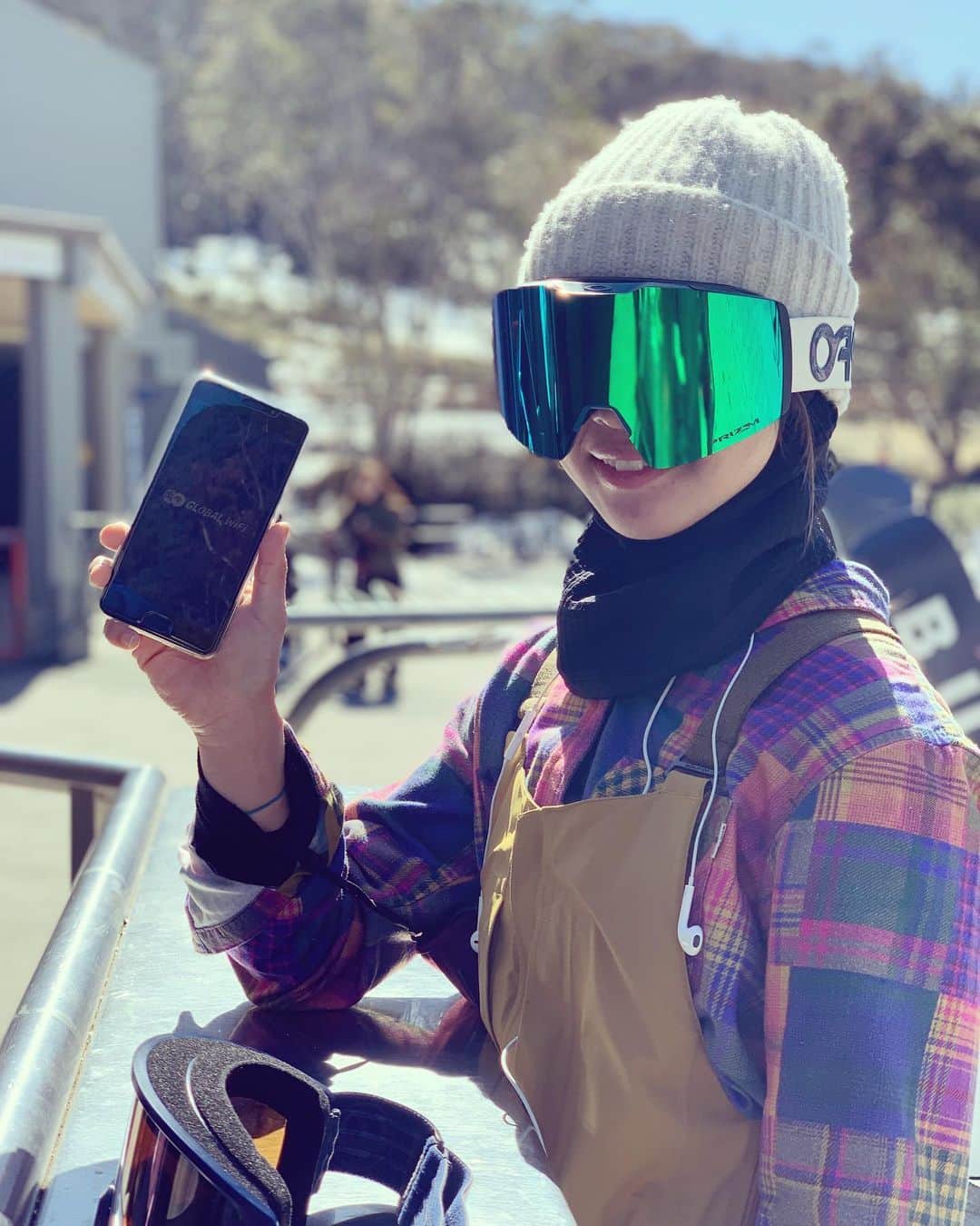 のインスタグラム：「今回もお世話になった レンタルwifiの@globalwifi_official 最近薄いモデルも出ていて持ち運びしやすいのが嬉しい！ 今回はニュージーランドからオーストラリアへの旅で一つのタブレットで二カ国使えました。 街はもちろん、スキー場でも使える✅ ネットで申し込んで空港で受け取ると1〜2分で済むのも嬉しい🥺 次は帰ってすぐ中国🇨🇳 #レンタルwifi #グローバルwifi #オーストラリア#ニュージーランド#海外旅行#旅行#gobeyonder @gobeyonder0200 #globalwifi #GOBEYOND」