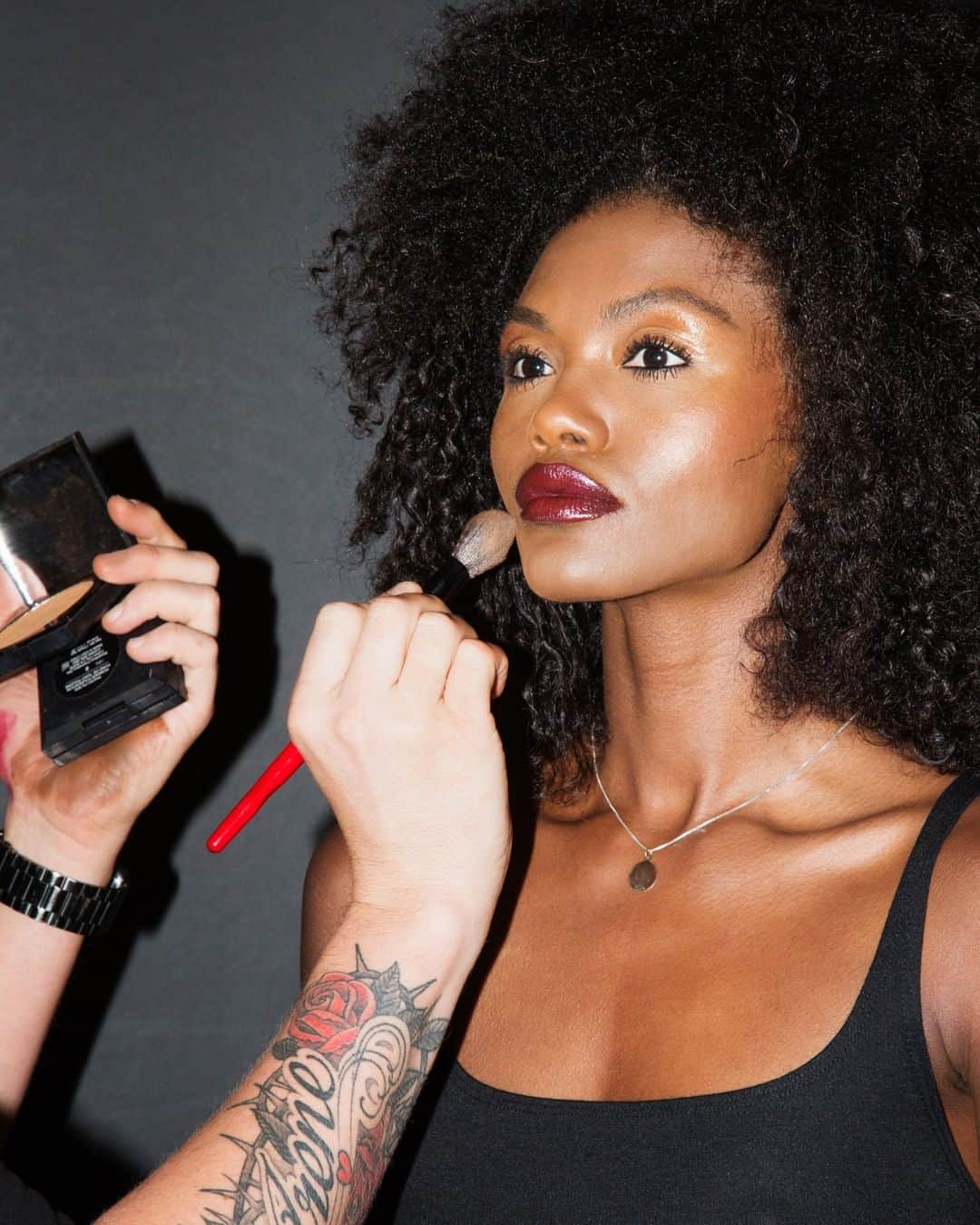 Smashboxのインスタグラム：「From our Los Angeles photo studio to your door, we’re teaming up with @glamsquad this month to feature our NEW Studio Skin Full Coverage Foundation 📸  Click the link in bio to book now and try it for yourself!」