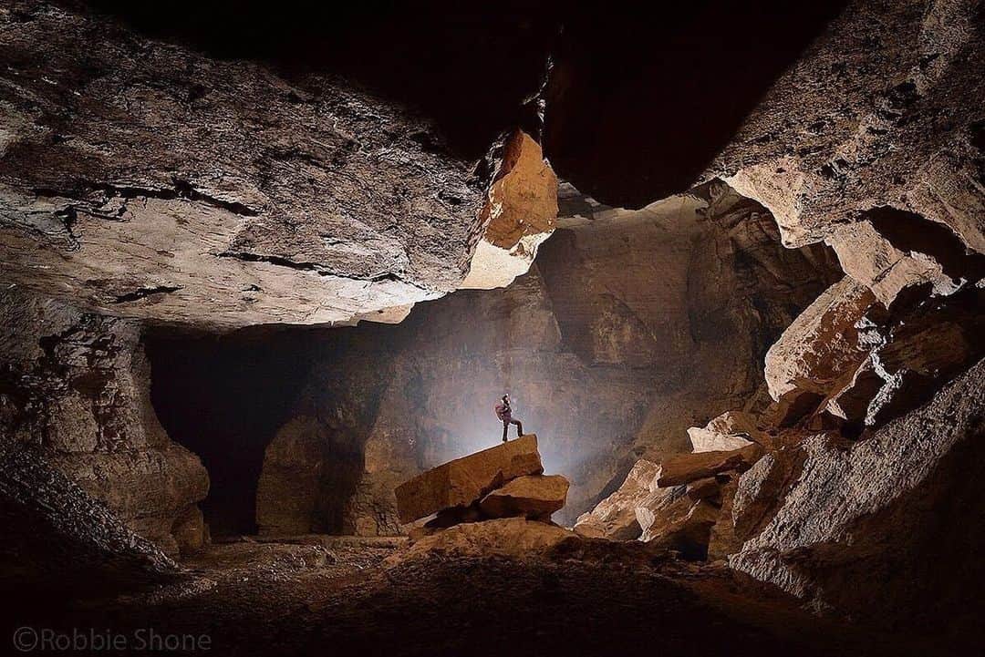 thephotosocietyさんのインスタグラム写真 - (thephotosocietyInstagram)「Photo by Robbie Shone @shonephoto | What is exploration? For me, it’s discovering an uncharted world that was previously unknown to us all. Finding Xiao Dong, and being in the first group of people to explore it was truly an honour and a privilege. There are very few places left on our planet where you can be the first to set foot. As cave explorers, we often say that more people have been to the Moon than inside some of the caves we explore. Here, an American speleologist climbs high on a boulder to get a good view of the passage in Xiao Dong, China.」9月4日 0時45分 - thephotosociety