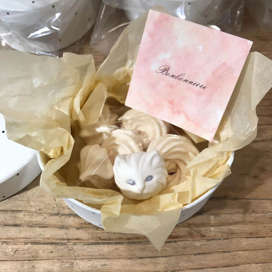 リンネルさんのインスタグラム写真 - (リンネルInstagram)「阪神梅田本店でのスイートヴィンテージの暮らし展では🐈ネコグッズ🐈もたくさんあります！  1枚目はネコの店長ルルちゃん(ルルちゃんは星谷菜々さんちの子なので残念ながら非売品❗️)がお出迎え💕  どれも作家さんのアイテムなので、数量に限りあり！！ 明日10時からお待ちしてます〜✨😸 ルルちゃんの仲間たちは抽選で販売します❗️#リンネル #ネコ #スイートヴィンテージの暮らし展 #阪神梅田本店  #リラナチュールイベントスペース #リラナチュール」9月4日 0時39分 - liniere_tkj