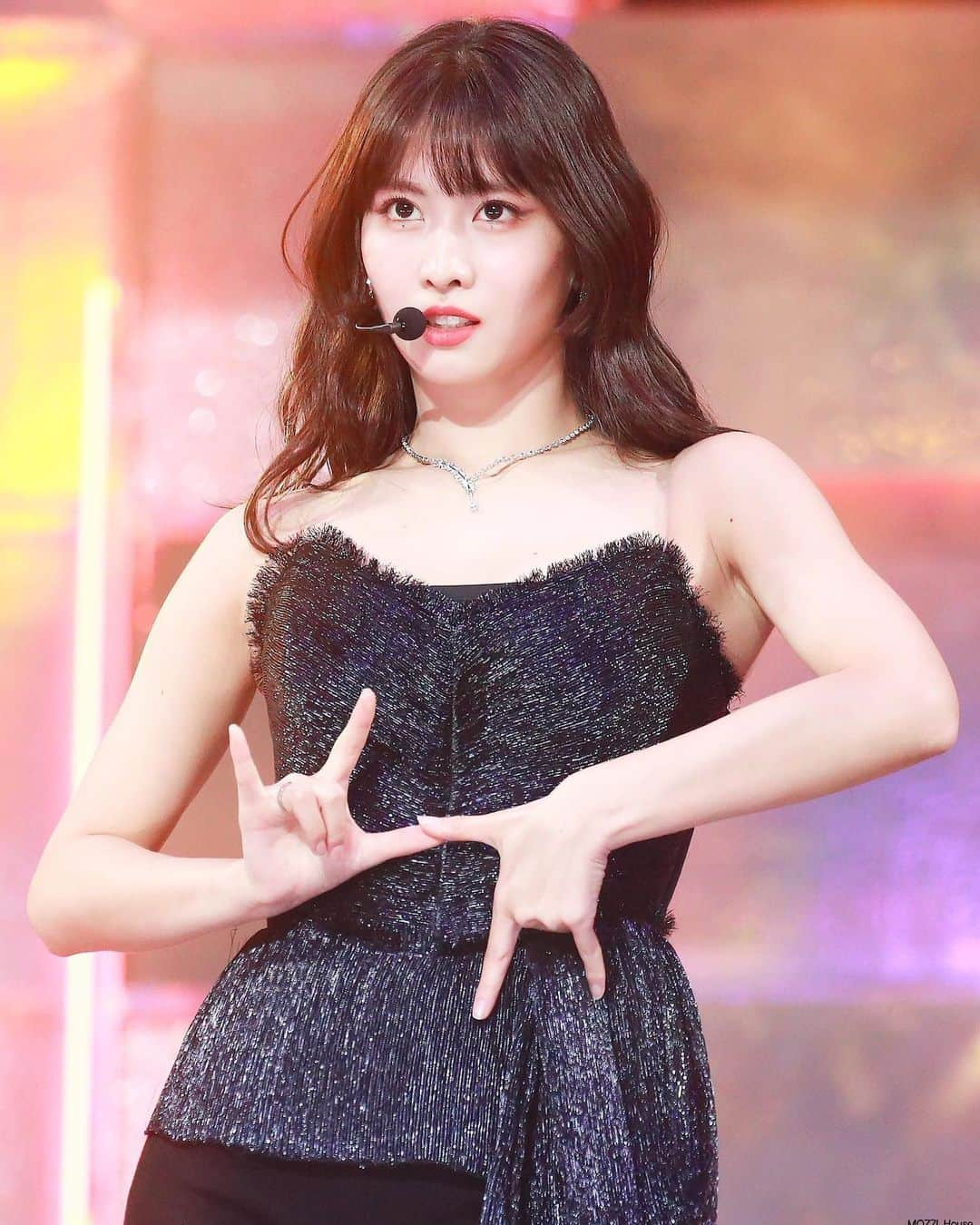 モモさんのインスタグラム写真 - (モモInstagram)「♡ [Fantaken] 190801 - M2 x Genie Music Awards -  #MOMO #트와이스 #모모 #平井もも #もも #TWICE © mozzi house」9月4日 0時47分 - momojype