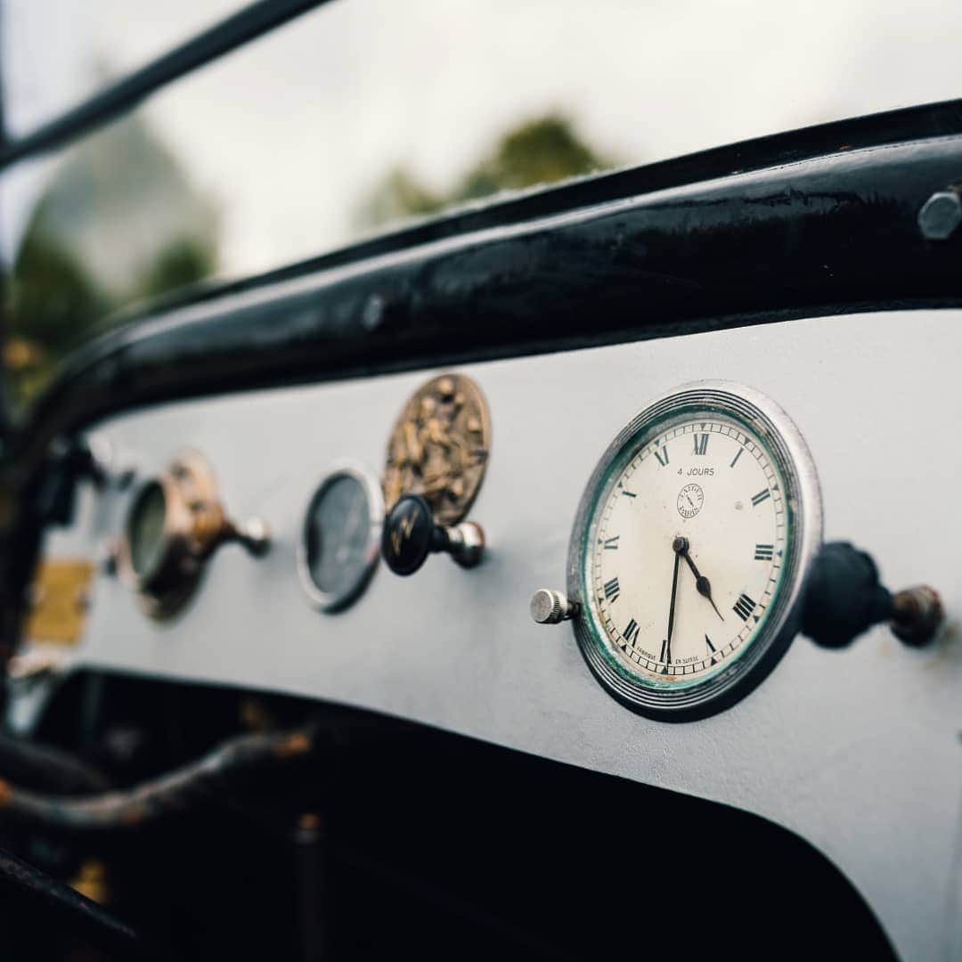 Citroënさんのインスタグラム写真 - (CitroënInstagram)「Some things only get better with time ⏳! . #100YearsOfFans #Citroën100 #AutoWorld #Brussels #ClassicCars #IconicCars #Style #Timeless #OldbutGold #Oldschool」9月4日 0時56分 - citroen