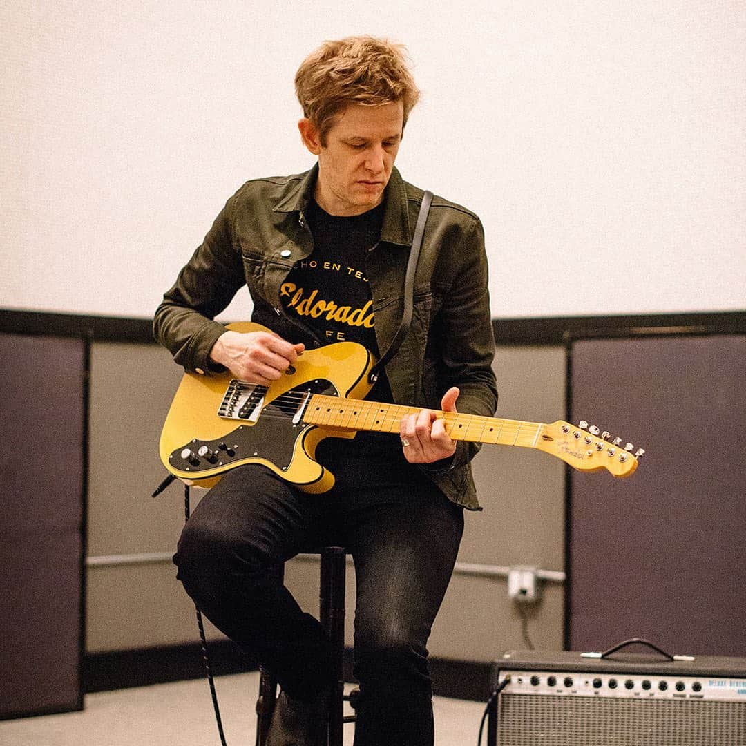 Fender Guitarさんのインスタグラム写真 - (Fender GuitarInstagram)「@BrittDaniel’s slashing guitar style has fueled @spoontheband’s rise to rock superstardom over the course of their 20+ year career. In a stunning custom Amarillo Gold finish, the Britt Daniel Tele Thinline’s lightweight semi-hollow ash body resonates sweetly, while Fender Custom Shop pickups sacrifice none of the Telecaster’s signature clarity. Click the link in bio for more.」9月4日 1時00分 - fender