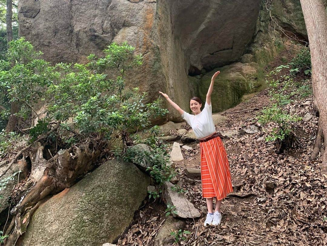 木内晶子さんのインスタグラム写真 - (木内晶子Instagram)「無事に誕生日を迎えることができました✨いつもあたたかく応援して下さりありがとうございます😂✨✨✨これからも日々精進して参ります✨今後とも宜しくお願い致します✨ #9月2日 #誕生日 #感謝#ありがとう#smile  #小豆島 #瀬戸内国際芸術祭2019  #9月28日から#秋会期 #楽しみ #その前に #小豆島 #観光 #天狗岩 #西の滝龍水寺」9月4日 1時00分 - akiko0902kinouchi