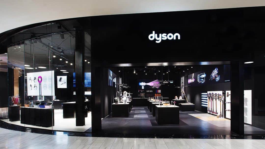 Dysonさんのインスタグラム写真 - (DysonInstagram)「Experience Dyson. At the Dyson Demo store and neighbouring Dyson Beauty lab in the @mallofscandanavia you can get hands on with all of our technology in one place.  Test our vacuum cleaners, lighting and air treatment then head next door to experience Dyson haircare with our in-house stylists.  #dyson #dysondemo #stockholm #experience」9月4日 1時07分 - dyson