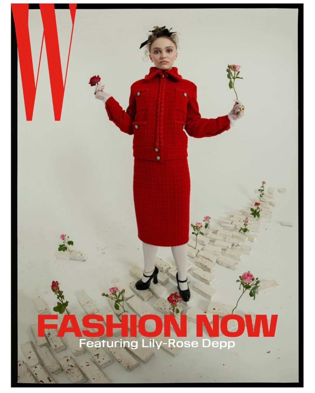 リリー・ローズのインスタグラム：「@wmag by Tim Walker 🌹 styled by @saramoonves  Talking #TheKing ⚔️ Eeee such a dream come true to work with this amazing team !!! Thank you thank you to all involved ! More on W ;)」