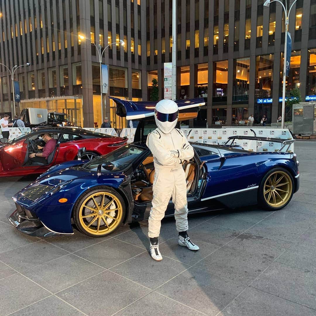 パガーニ・アウトモビリのインスタグラム：「The Pagani Huayra with The Stig at last week's debut of Top Gear on @motortrend ! @millermotorcars #pagani #huayra #topgear #TopGearonMotorTrend」