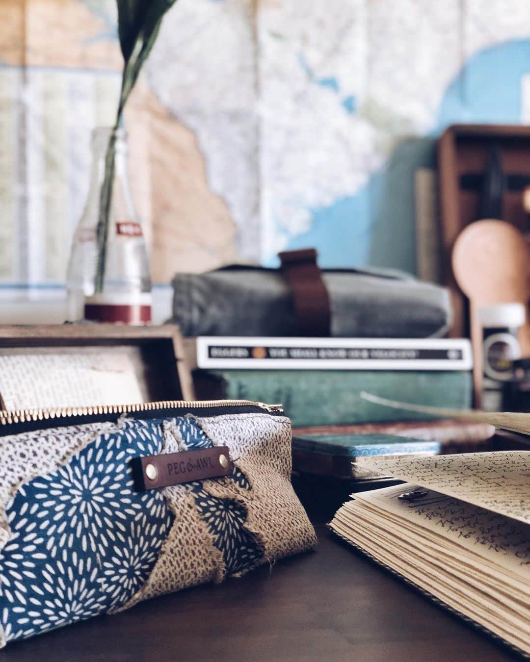 Catharine Mi-Sookさんのインスタグラム写真 - (Catharine Mi-SookInstagram)「I savor and enjoy having a variety of differing creative expressions but I think my favorite will forever simply be a journal page filled with written scribblings. And maybe the occasional ink smear or two. 📖 . . . “In the journal I am at ease.” -Anaïs Nin . . . On my desk: Pocket 6 fountain pen @schon_dsgn. Jackson Journal & Drafter Pouch @pegandawl. Pen Glasses Case & IWO No. 1 Timepiece @franklinchristoph. The Writing Box @galen_leather. . . . #journaling #dailyjournal #morningpages #schondsgn #fountainpens #franklinchristoph #loveforanalogue #pegandawl #leatherjournal #galenleather #writingbox #stationeryaddict #stationerylove #planneraddict #maps #deskdecor #deskspace #abmathome #aquietstyle #inherstudio #stationery #creativespace #penmanship #thedailywriting #journallove」9月4日 1時55分 - catharinemisook