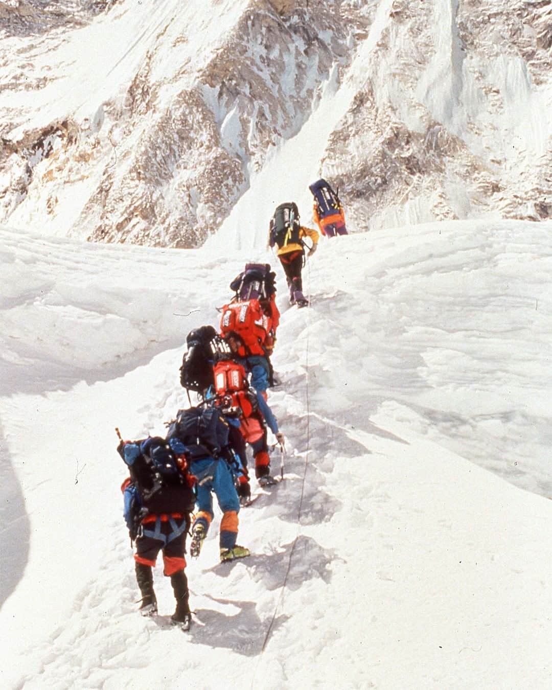 マウンテンハードウェアのインスタグラム：「In conjunction with @madisonmtng, we're going back to “where it began,” on the 8,000m peak that's shaped our history: Mount Everest. A group of six employees are traveling to Kathmandu and trekking for ten days to Everest Base Camp, where they'll meet up with the climbing team. Looking to make their way to the summit at 8,848m is @garrettmadison1, a veteran 8,000m guide; @timemmett, an all-around rock and ice climbing pioneer; and @joe_vernachio, the leader of Mountain Hardwear. Stay in the know with the expedition by following #mhweverest2019 and @mhweverest2019 for regular dispatches.」