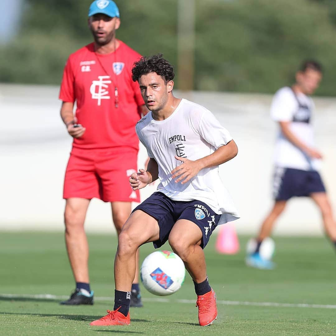 エンポリFCさんのインスタグラム写真 - (エンポリFCInstagram)「📸📸📸 Azzurri di nuovo in campo questo pomeriggio; domani doppia seduta per la formazione di mister Bucchi」9月4日 1時56分 - empoli_fc_official