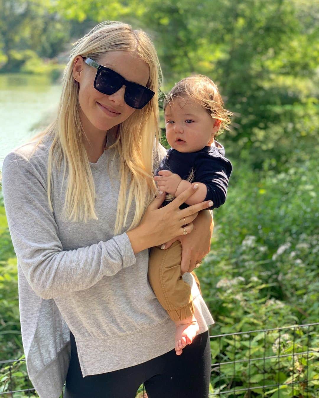 クレア・ホルトのインスタグラム：「I now select filters based on whether or not they flatter my son and I think that sums up what a selfless parent I am.」