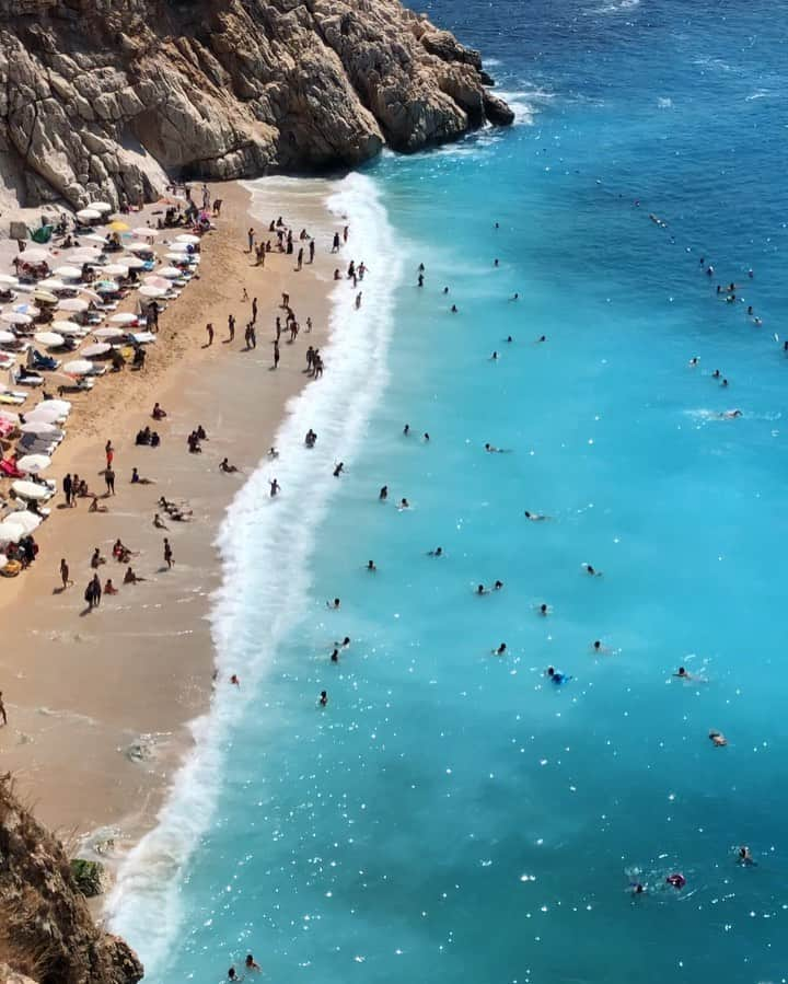 Hatice Korkmaz The Color Queenのインスタグラム：「One of the best beaches💙 #kaputasbeach #beach #sea #kas #antalya #turkey」