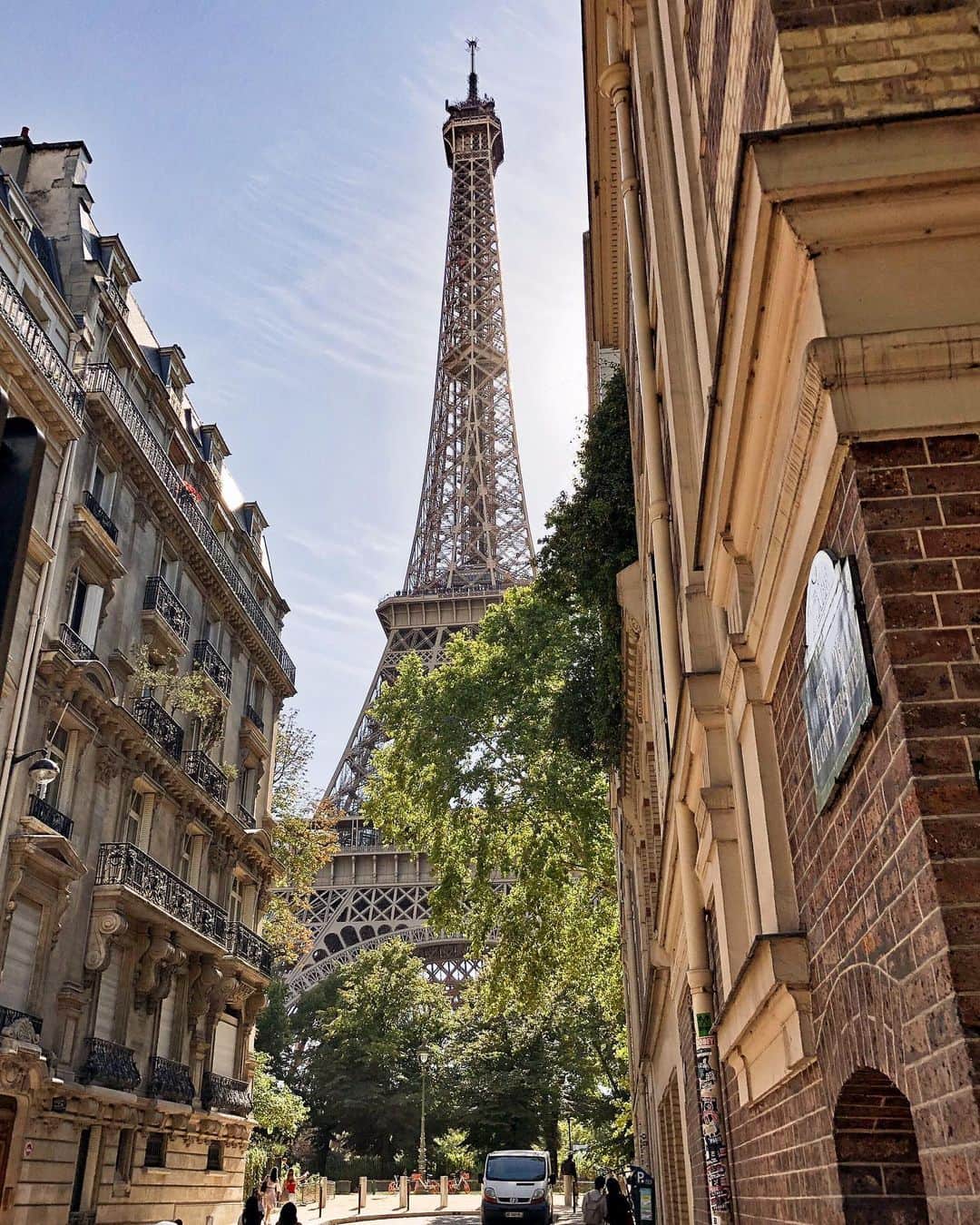 フローラ・コケレルさんのインスタグラム写真 - (フローラ・コケレルInstagram)「I’ll forever be a tourist in Paris ❤️📸me」9月4日 2時16分 - floracoquerel