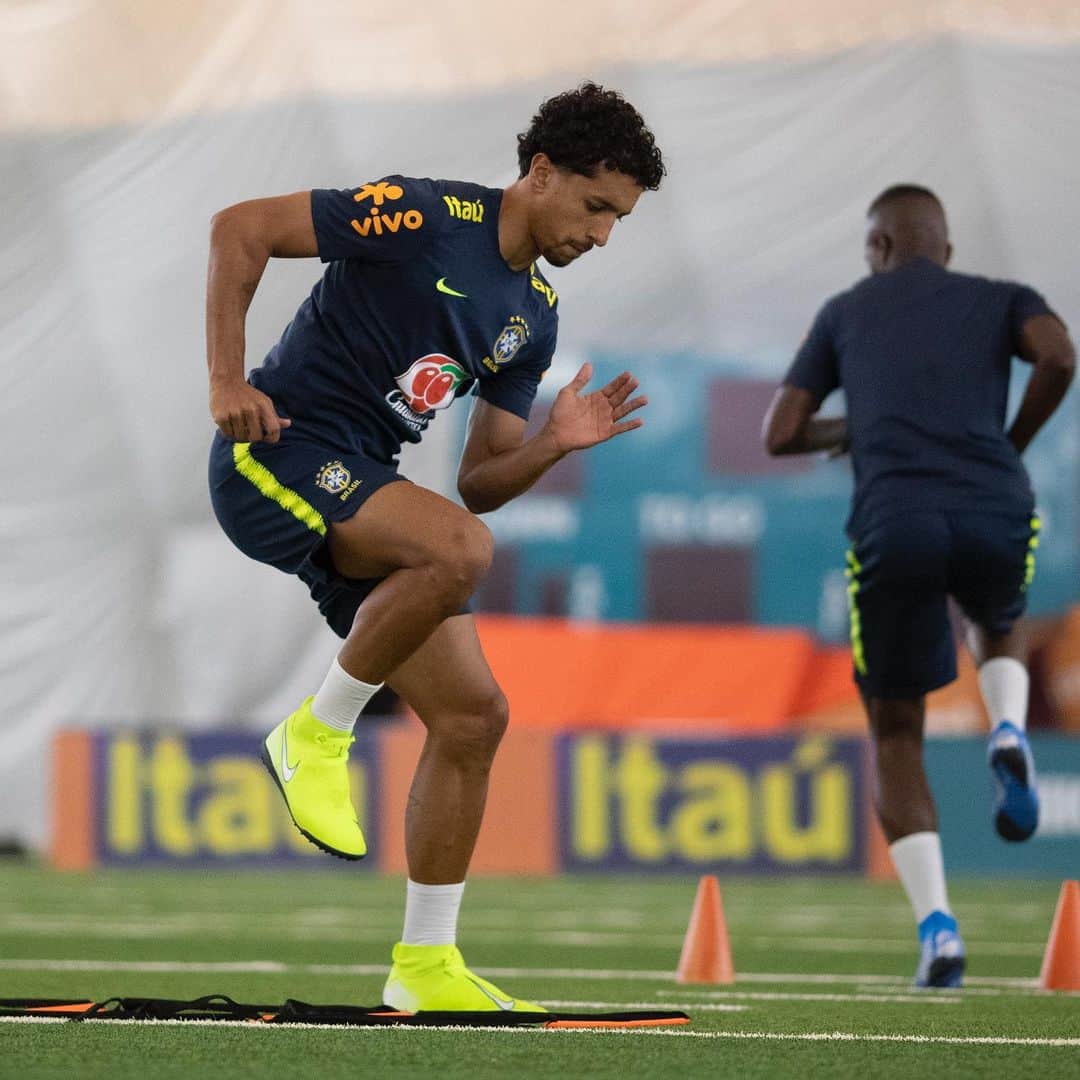 マルコス・アオアス・コレアのインスタグラム：「Bom demais estar aqui de volta @cbf_futebol 🇧🇷 #SeleçãoBrasileira 💚💛」