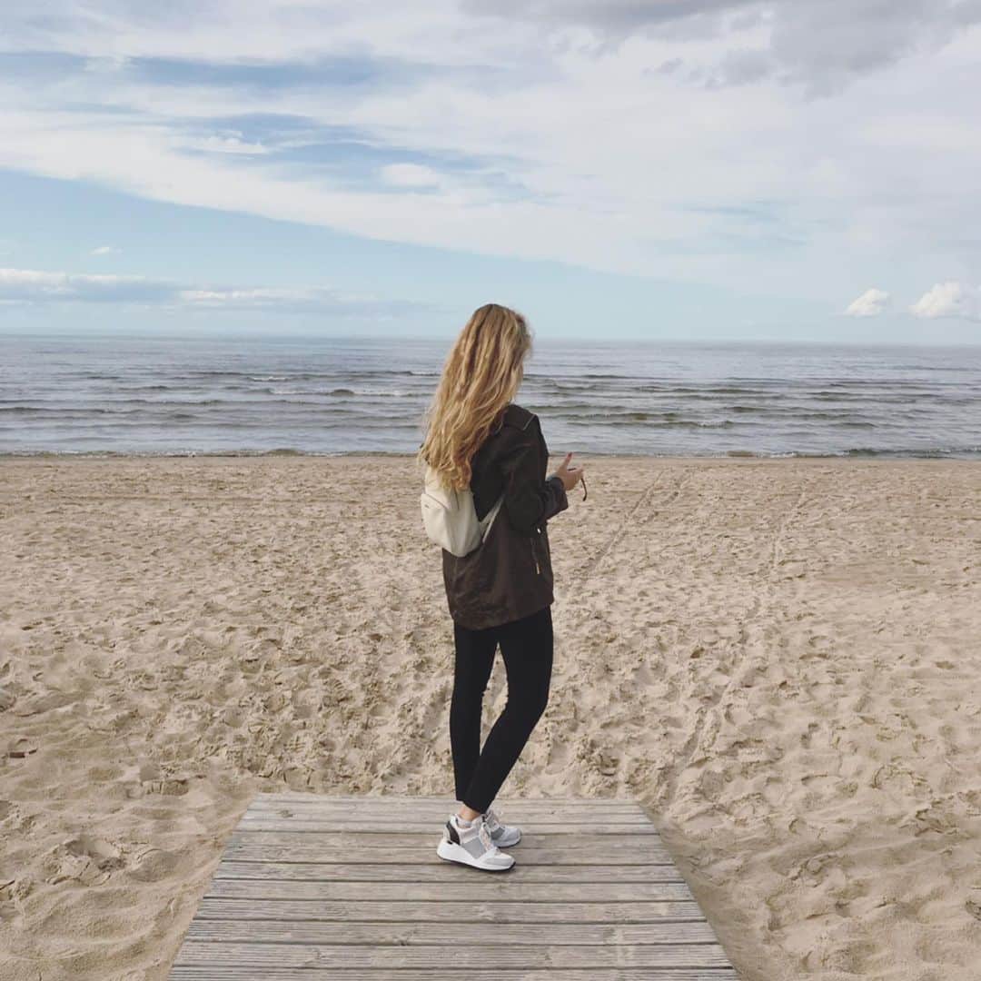 ホフマン・ノーラのインスタグラム：「Jurmala beach 🏖」