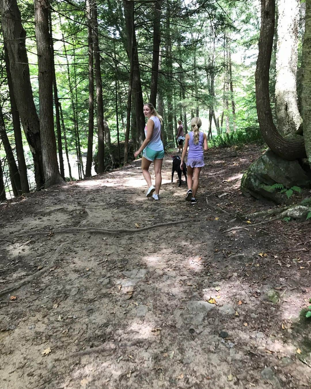 クロエ・ルーカジアックさんのインスタグラム写真 - (クロエ・ルーカジアックInstagram)「Not my neck of the woods 🌲🍂」9月4日 2時32分 - chloelukasiak