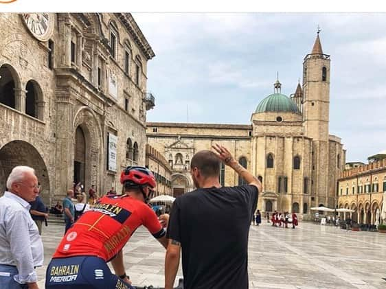 ヴィンチェンツォ・ニバリさんのインスタグラム写真 - (ヴィンチェンツォ・ニバリInstagram)「#Repost @marchetourism with @get_repost ・・・ @vincenzonibali è il testimonial delle Marche per la promozione del cluster Bike e Outdoor! Ecco alcune foto di backstage dello spot che si sta girando in questi giorni con il grande campione, uno dei pochi nella storia del ciclismo ad aver vinto 2 Giri D’Italia, il Tour de France, la Vuelta di Spagna, la Milano - Sanremo, 2 Campionati Italiani e altre importantissime gare, tra cui 2 Tirreno-Adriatico. Seguiteci! 🚴‍♀️ . #marcheoutdoor #destinazionemarche #marche #marchetourism #Vincenzonibali #yallersmarche #yallersitalia #italiainunoscatto #ig_italia #volgoitalia #volgomarche #vivomarche #italy #ilikeitaly #italytravel #viaggionellemarche #neverstopexploring #awesomeitaly #travelpics #charmingitaly #igersmarche #igersitalia #viviamolemarche #welcometomarche」9月4日 2時34分 - vincenzonibali