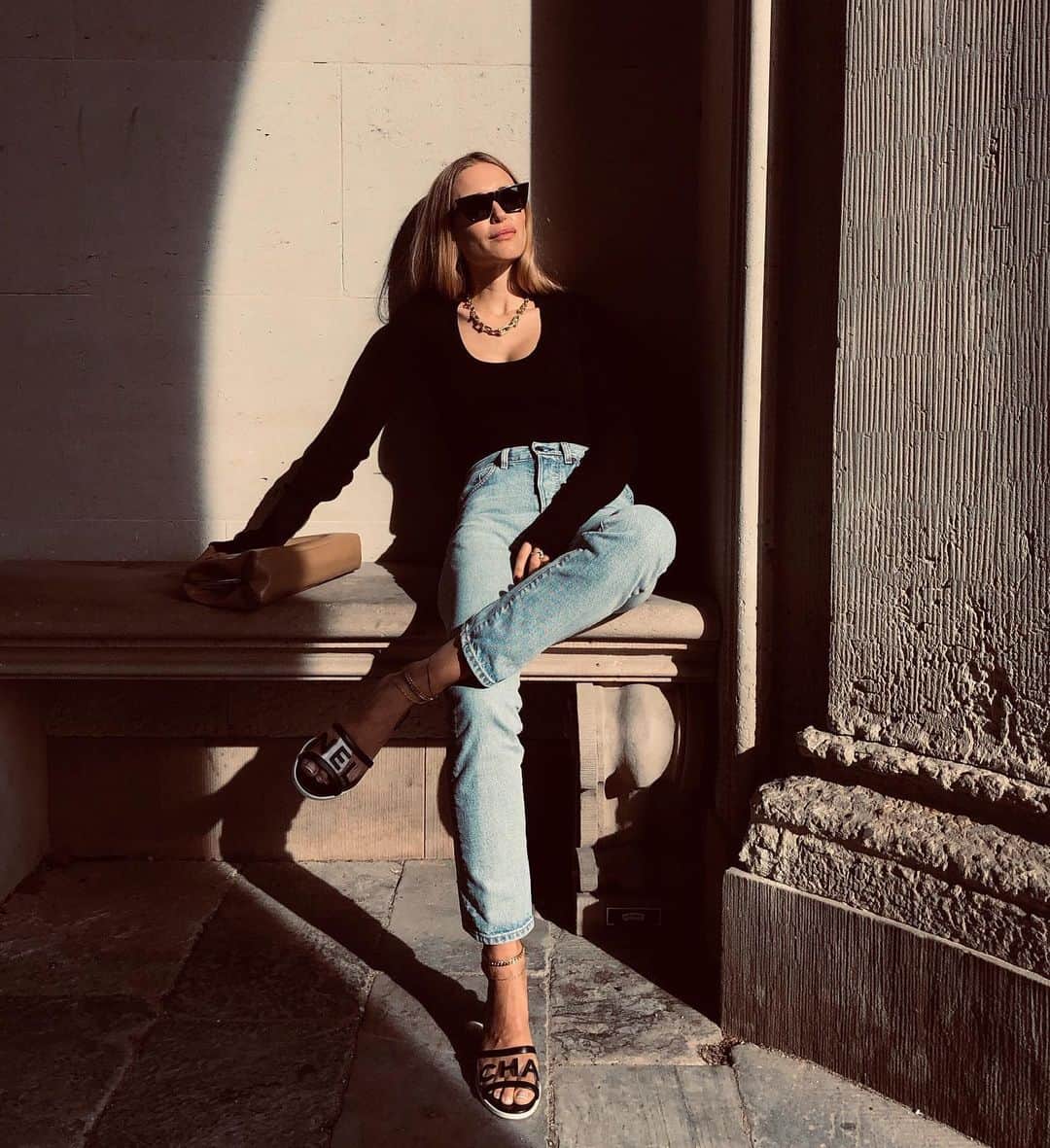 ペニーレ・タイスベックのインスタグラム：「Found a little slice of sun」