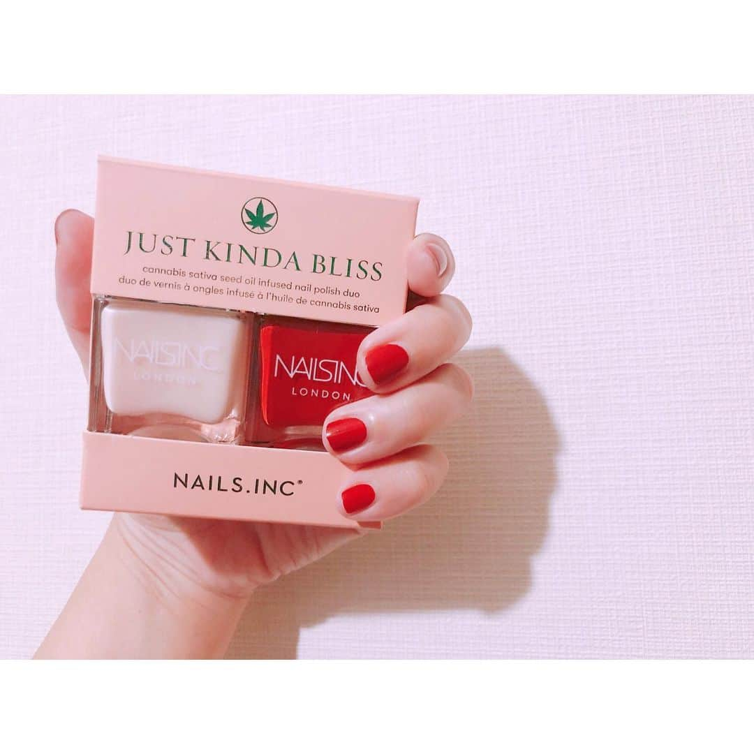 トリイクニコさんのインスタグラム写真 - (トリイクニコInstagram)「これホントに気に入ってるからpostしておきます💅 テラコッタブラウンという色らしいw 赤だと思ってたwww . わたしネイルは自分で派なので、色々使ってみたけど @nailsinc.jp がダントツ塗りやすいと思う👏🏻✨ . . ちょっといいお値段だけどw いつもは1本3000円くらいで買ってるのに、 これはベースとセットで3500円くらい？ なんで安い？🤔🙌🏻🙌🏻 でもって9月に発売されたばっかの新色🙋🏼‍♀️ . 45秒で乾くトップコートもちょーーーオススメできます🙆‍♀🙆‍♀️🙆‍♀️️💜 . . . #nailsinc  #💅 #テラコッタブラウン #マニキュア」9月4日 2時49分 - toriicamera