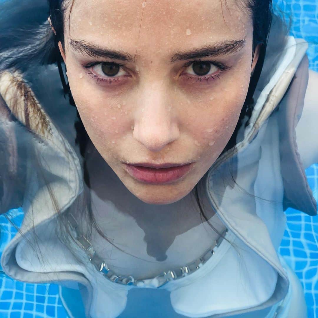 Ozge Gurelのインスタグラム：「🐬🐬」