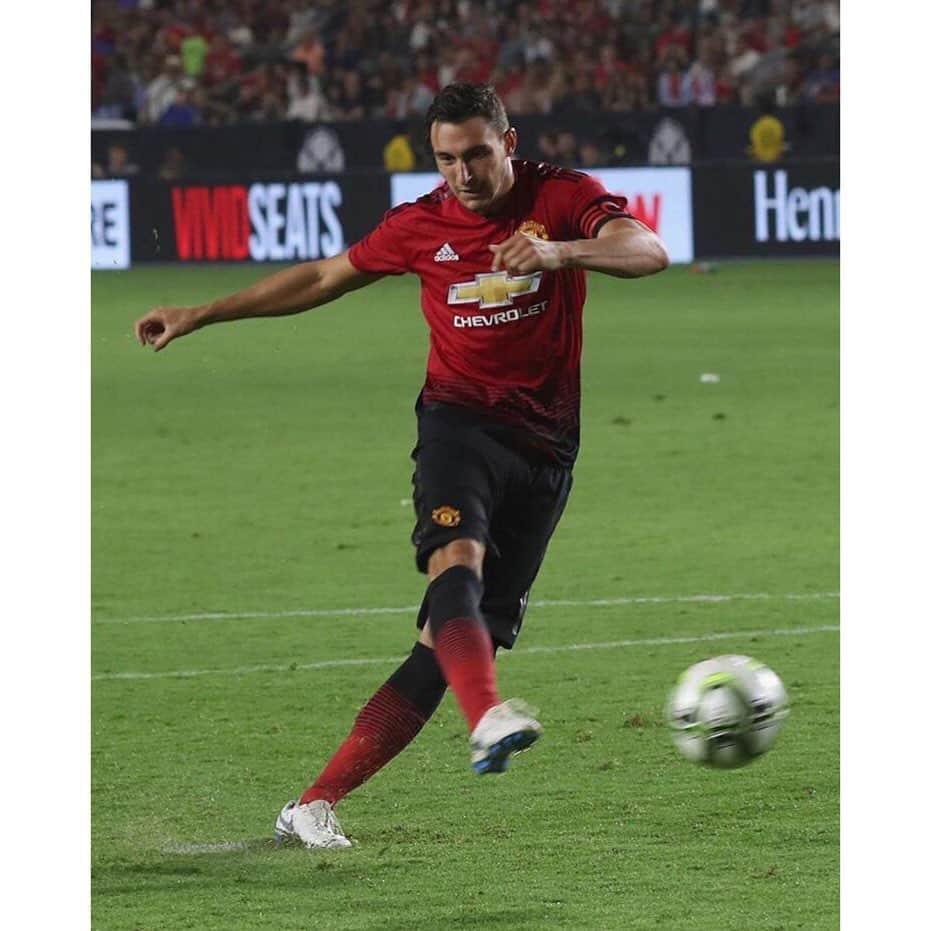 マッテオ・ダルミアンさんのインスタグラム写真 - (マッテオ・ダルミアンInstagram)「It was a great journey during this 4 years!! I’m very proud to be part of Manchester United family! To play and win trophies for the biggest club in the world!! I will never forget the great moment and memories that we spent toghether!! I want to say thank you to all my teammates, all the staff,the amazing fans that always stayed by my side! I will miss you!! Thank you MUFC! @manchesterunited 🔴」9月4日 3時35分 - matteodarmian36