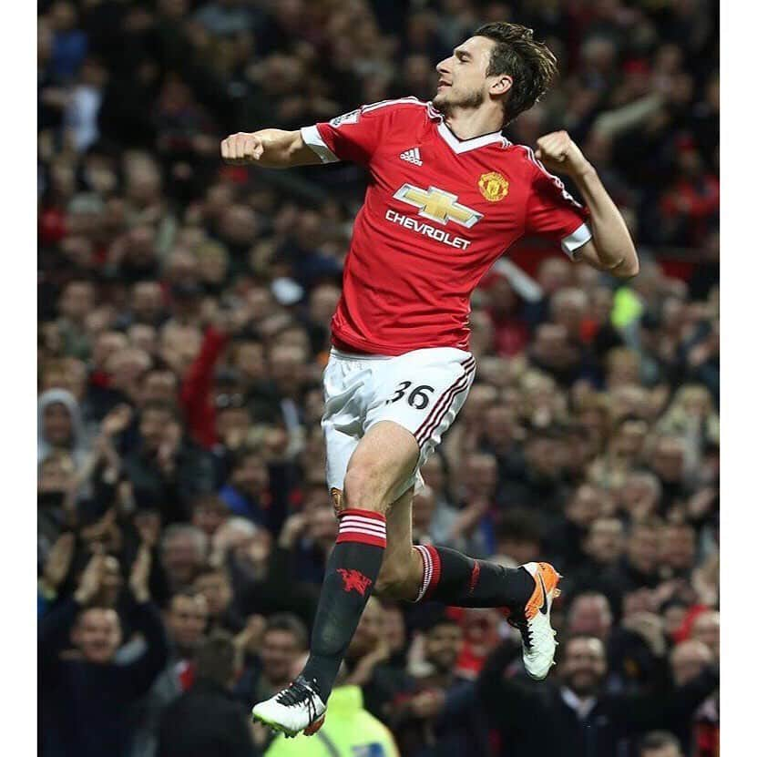 マッテオ・ダルミアンさんのインスタグラム写真 - (マッテオ・ダルミアンInstagram)「It was a great journey during this 4 years!! I’m very proud to be part of Manchester United family! To play and win trophies for the biggest club in the world!! I will never forget the great moment and memories that we spent toghether!! I want to say thank you to all my teammates, all the staff,the amazing fans that always stayed by my side! I will miss you!! Thank you MUFC! @manchesterunited 🔴」9月4日 3時35分 - matteodarmian36