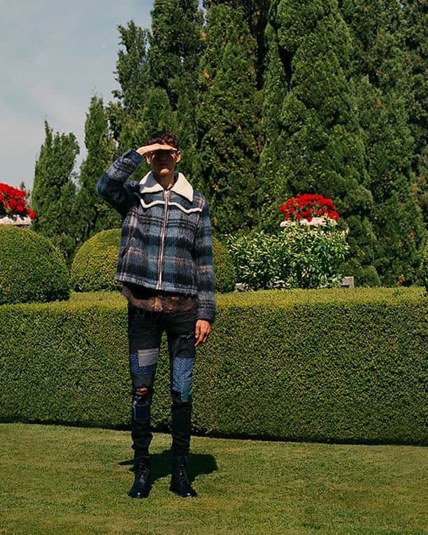 MR PORTERのインスタグラム：「Meet @amiri: the brand where grungy staples such as flannel shirts and Western jackets are reinvented in luxurious fabrics, skinny denim is surgically enhanced with bandana-print patches, and suede Chelsea boots set on chunky heels are embellished with Cuban-link chains. - Tap to shop or head to the link in bio to discover more from the six menswear brands making autumn more exciting. #MRPORTER」