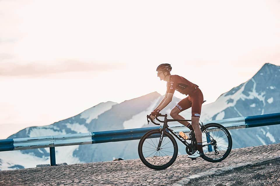 Fuji Bikesさんのインスタグラム写真 - (Fuji BikesInstagram)「The rewards at the top are paid with the enjoyment of going down.⁣ Conquer your mountain, and have a blast holding on. ⁣ ⁣ ⁣ ⁣ ⁣ 📸: @ursgolling ⁣ @malojapushbikers ⁣ #fujisl #fujibikes #morefunonafuji #conqueryourmountain」9月4日 3時59分 - fujibikes